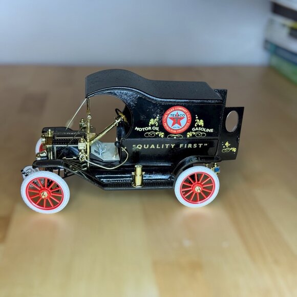 Collectible GearBoxTexaco 1913 Ford Model T Delivery Truck - Picture 14 of 16